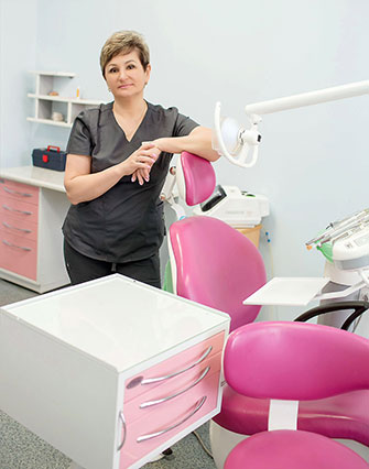 Главный врач стоматологической клиники дантист